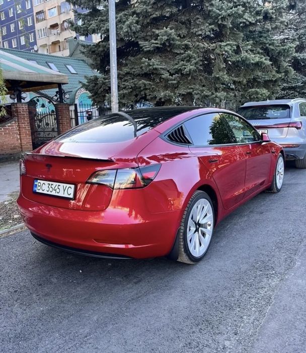 Аренда прокат авто Тесла модел 3 tesla model 3