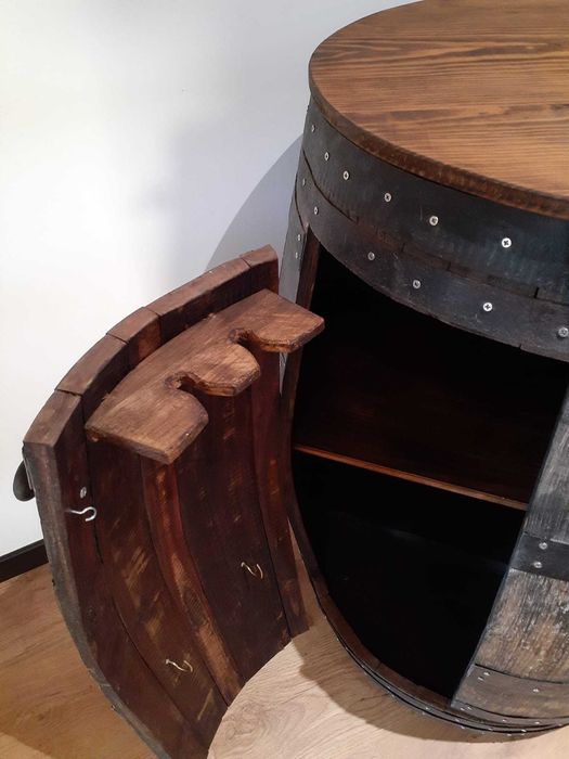 Barril decorativo com portas | Madeira e ferro | 96x60cm