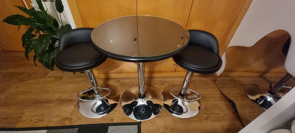 Mesa + bancos altos