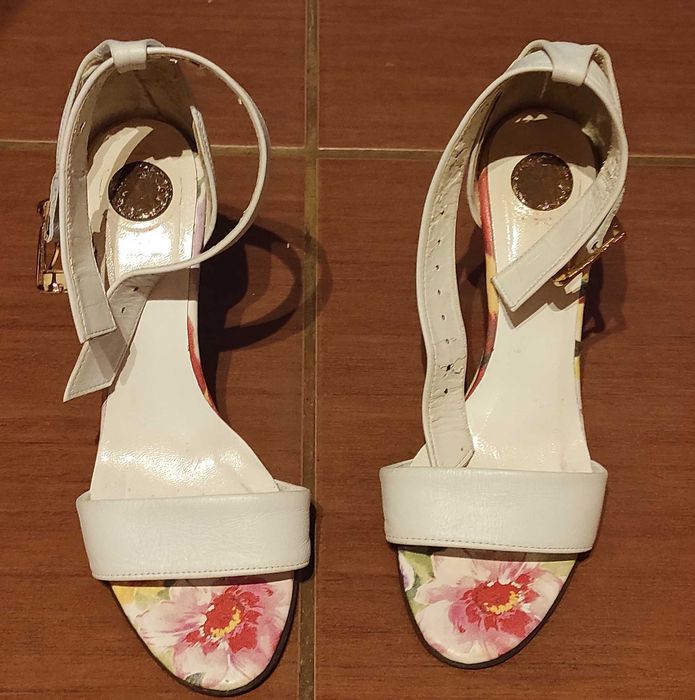 Białe sandały na koturnie rozmiar 36