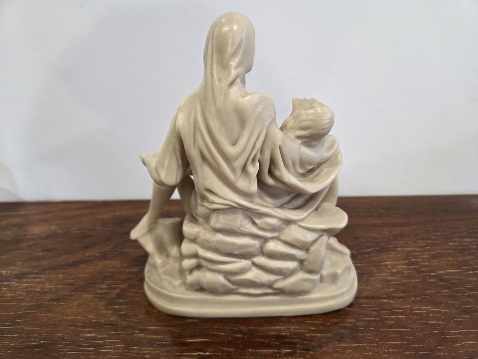 Escultura Pietà em pedra mármore