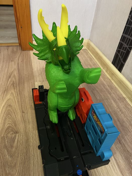 Трек Хот Вілс Трицератопс