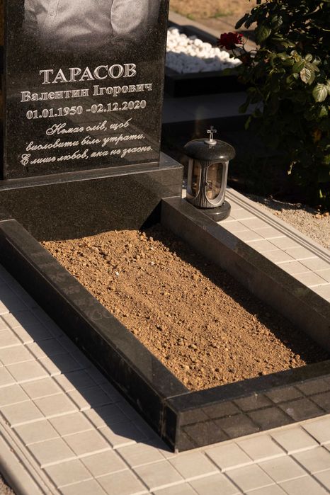 Пам'ятники із граніту Південноукраїнськ. Памятники Южноукраинск.