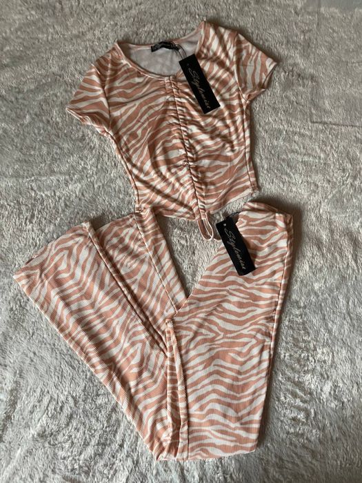 Костюм в рубчик топ і штани кльош