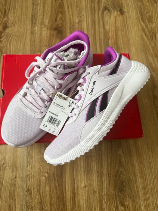 Кросівки жіночі Нові  Reebok 38р легкі