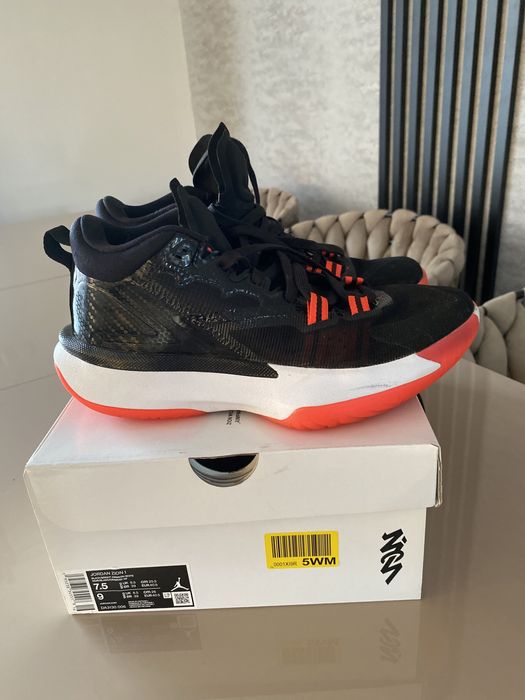 Buty Nike Jordan Zoin 1
