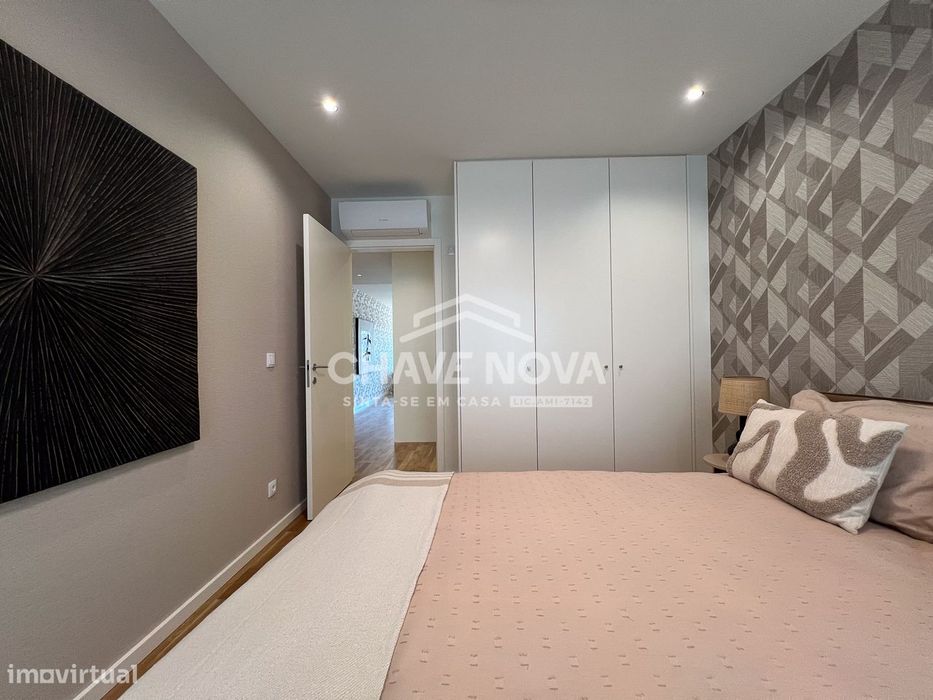 T1 Novo com varanda, garagem e ar condicionado