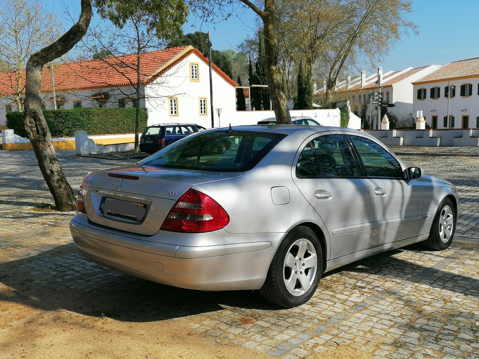 Mercedes E270 em ótimo estado