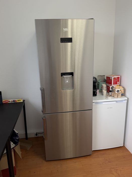 Combinado BEKO com arca congeladora