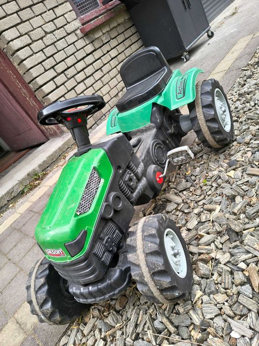 Traktorek dla dziecka na pedały