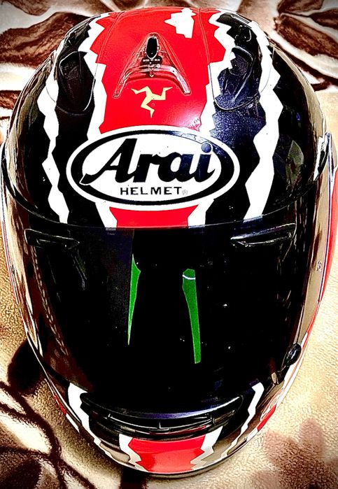 Продам мотошолом Arai  б/у в дуже гарному стані  10 из 10