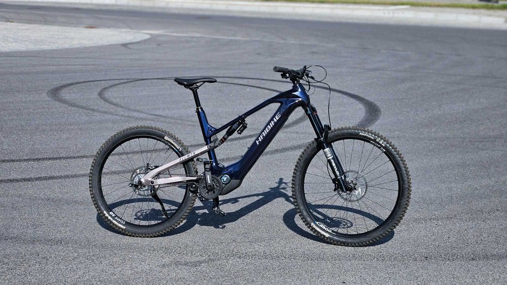 Rower elektryczny Haibike ALLMTN CF 10 skrzynia biegów Pinion 800Wh XL 41km