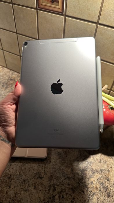 Tablet iPad Apple PRO - WiFi + karta SIM - Touch ID - super stan