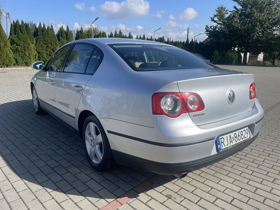 Benzyna + Lpg - zarejestrowany - sedan 2005 rok