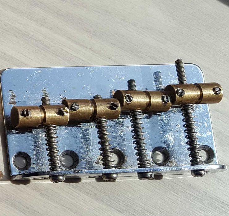 Bass bridge: Omega,Yamaha, Greco.