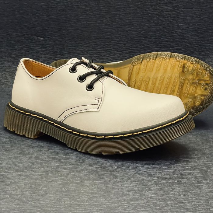 Eleganckie glany półbuty martensy Oxfordki klasyczne