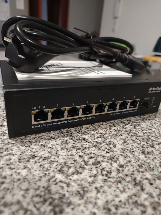 Switch gerenciável MokerLink de 8 portas 2.5G

PoE