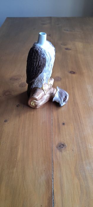 Garrafa a imitar um azor