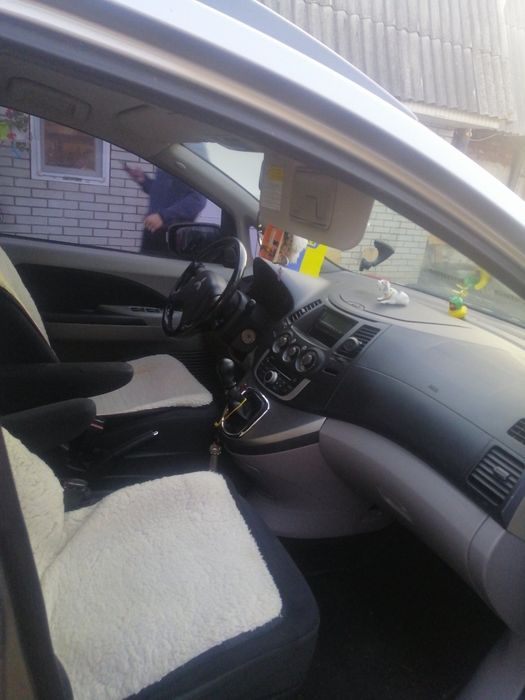 авто Міцубісі грандіс