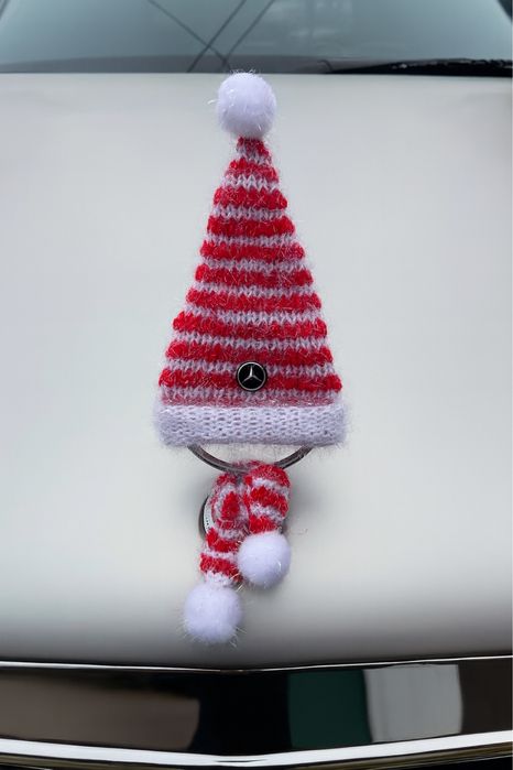 Шапочка на значок мерседес