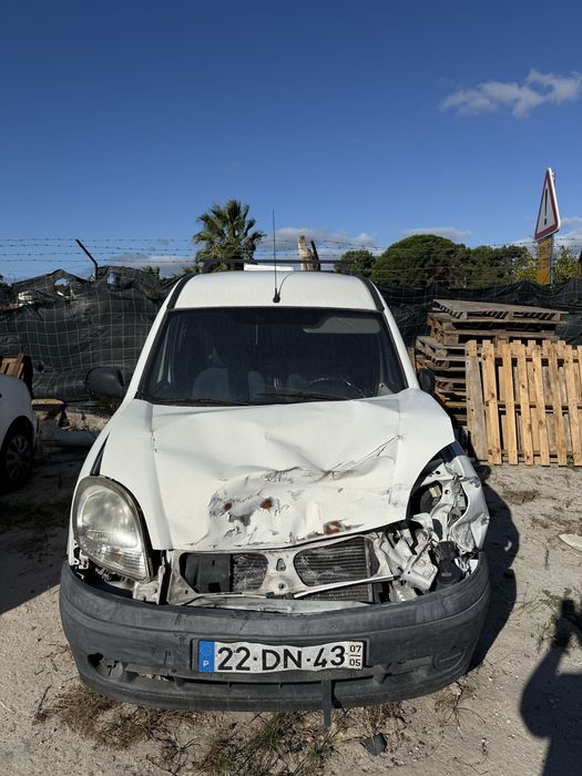 Renault kangoo acidentada