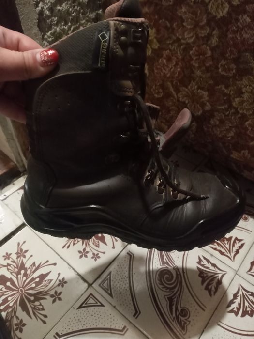 Продам берци стан нормальний не порвані розмір 40