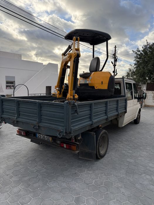 Serviços mini giratoria