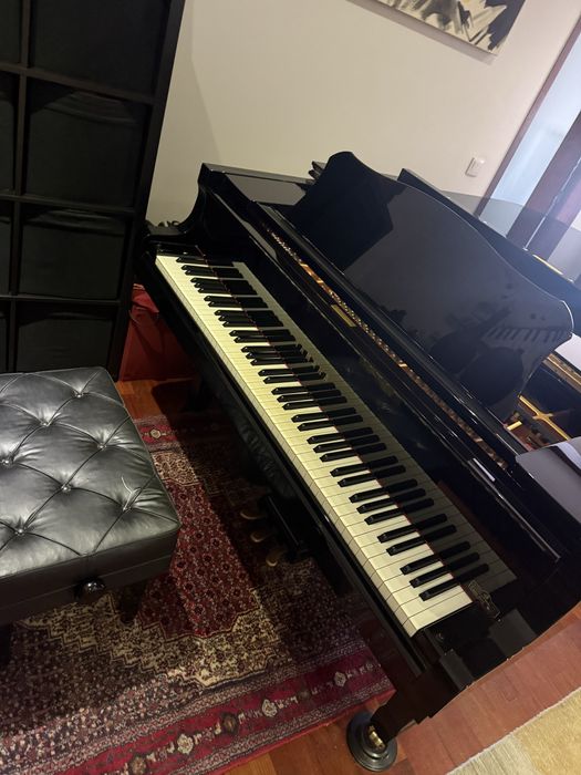 Piano Yamaha C5 para aluguer