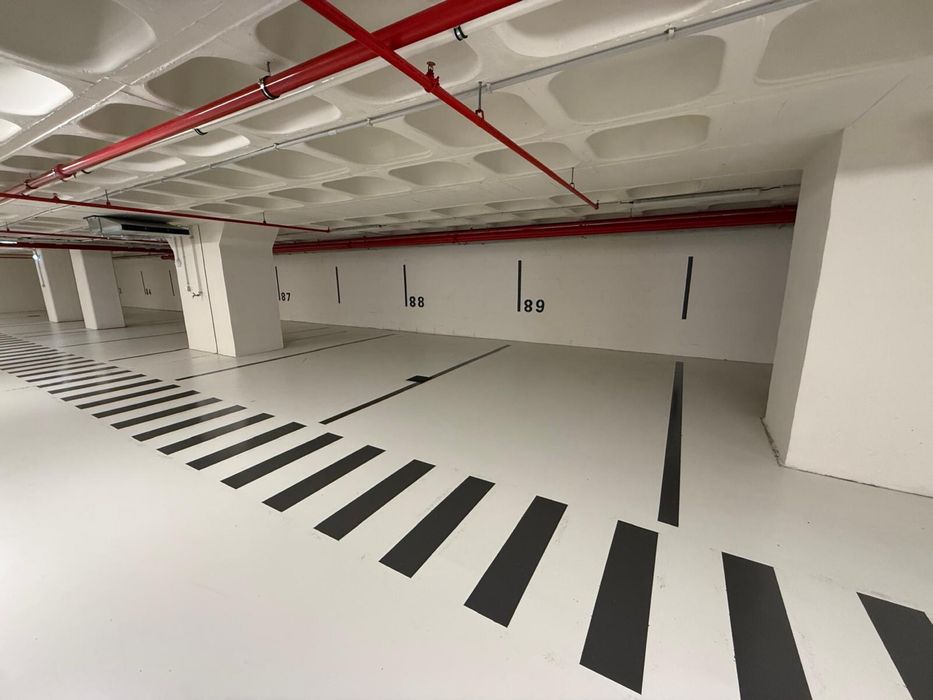 Vendo lugar de garagem na Avenida 5 de Outubro