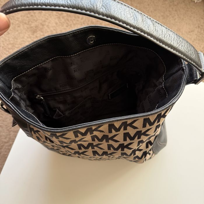 Сумка Michael Kors Signature Shoulder Bag coach