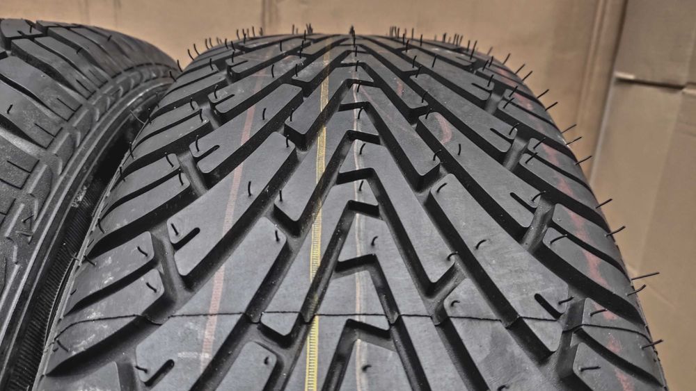 Шини 235/65R17. Goodyear. Всесезонні. Німеччина