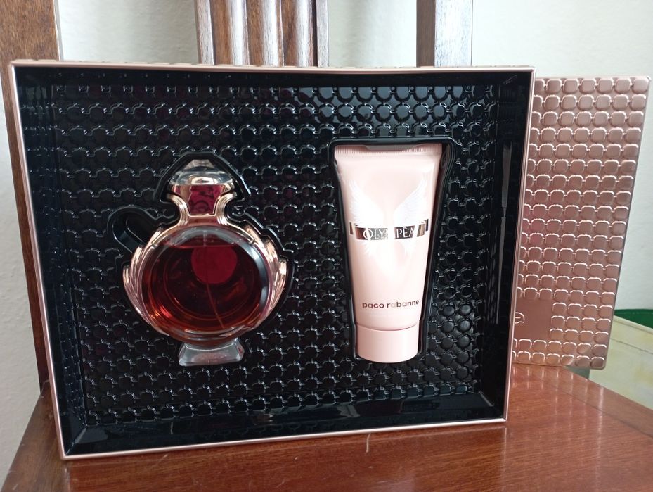 Eau de Parfum Olympea Paco Rabanne 50ml com oferta do body lotion em c