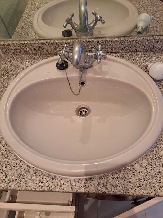 Móvel WC C/ Tampo granito + Sanita e Bidê (Como Novo) À melhor Oferta