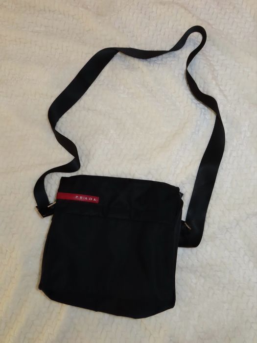 Вінтажна сумка Prada Sport (Linea Rossa) Nylon Messenger / Crossbody Bag кінця 1990-х — початку 2000-х років