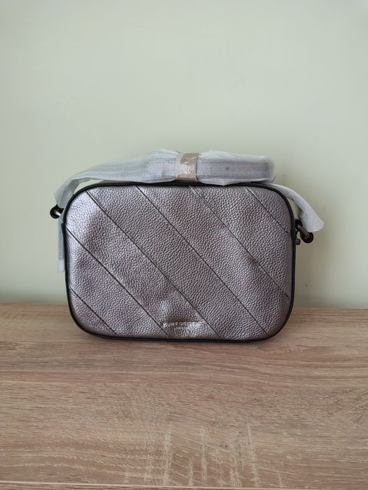 Сумка кроссбоді Kurt Geiger
Оригінал