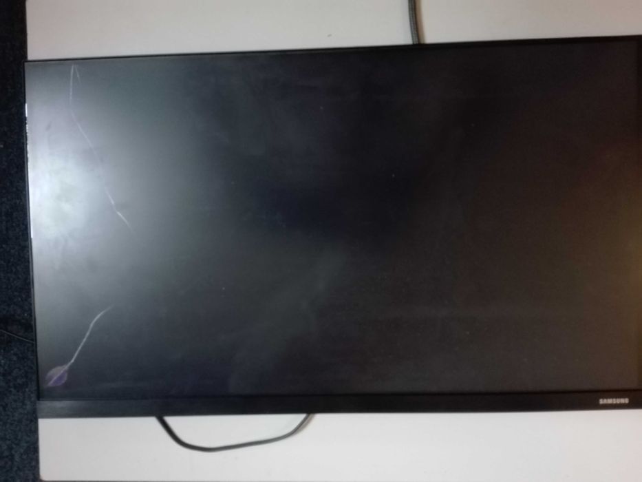 Монітор Samsung F24T350FHI тріснута матриця