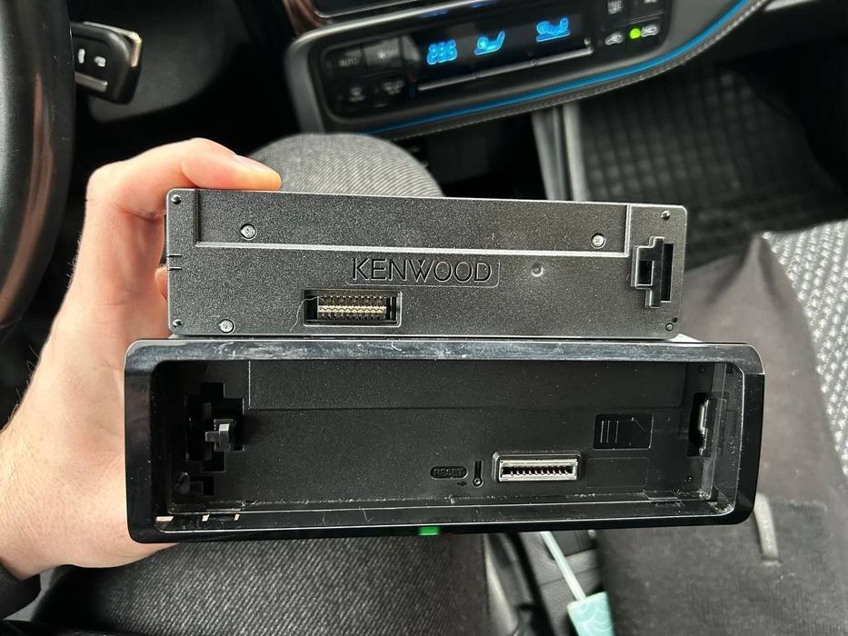 Автомагнітола KENWOOD KMM-124