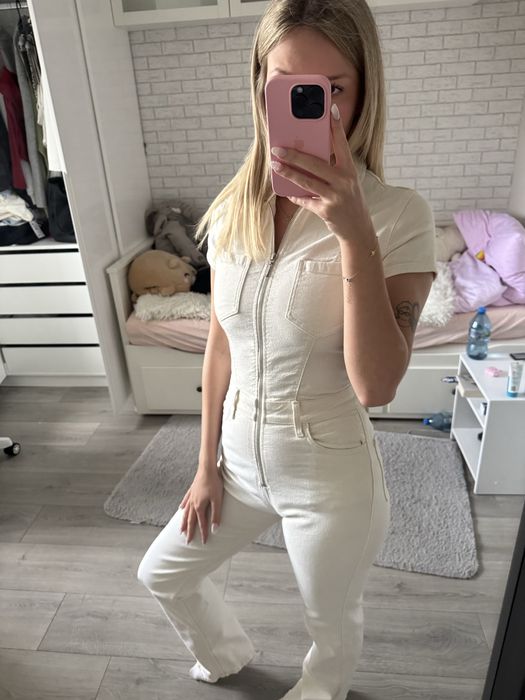 Kombinezon jeansowy mleczny S 36 Bershka z długimi spodniami