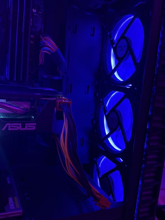 Komputer Gamingowy + 2 monitory (opis)