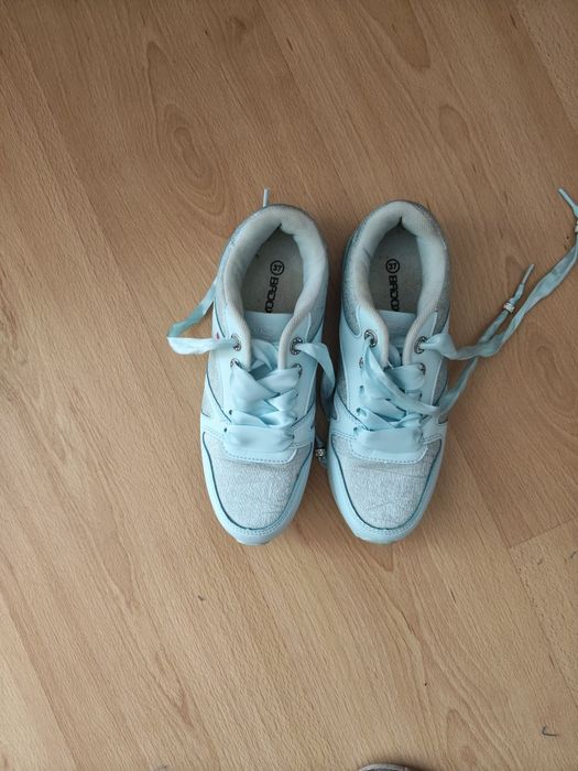 Buty damskie sportowe