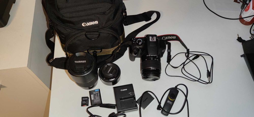 Lustrzanka Canon eos 1300d czarny DUŻY ZESTAW WIFI NFC