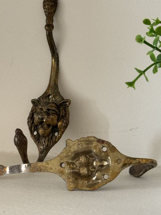 Cabide de parede dourado ( cabeca de leão) preço unitário