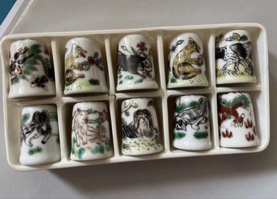 Coleção 10 dedais porcelana com cães
