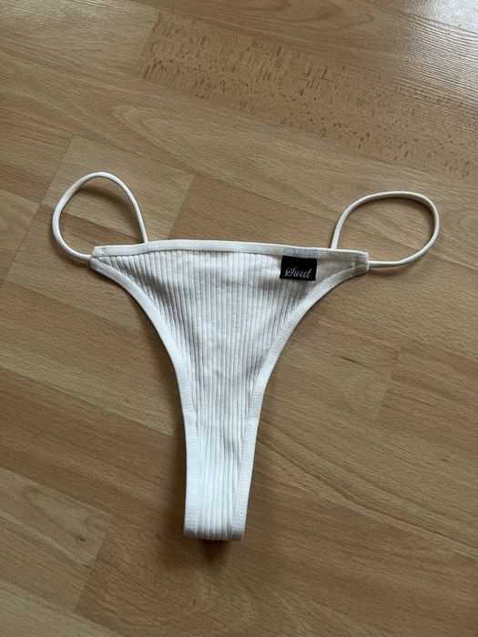 Біленькі жіночі трусики, стрінги 46-48 роз