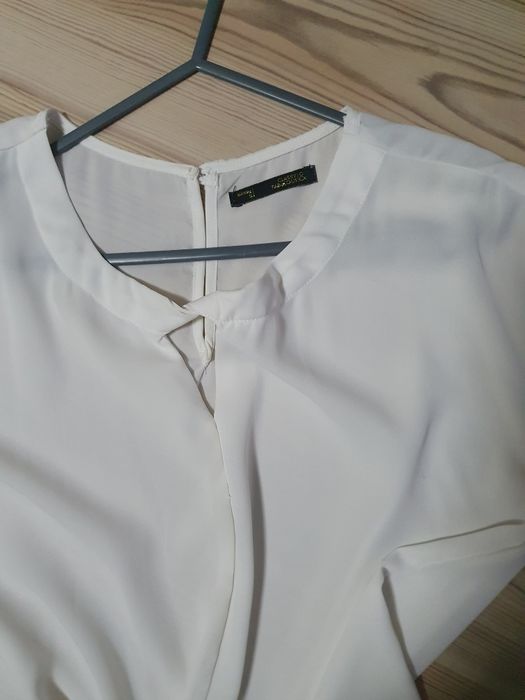 Elegancka biała bluzka bez rękawów