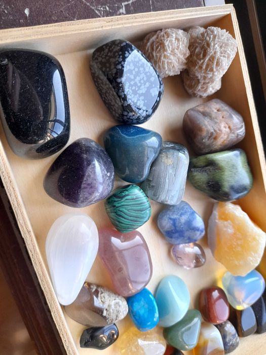 Conjunto cristais + livro "Chakras e Cristais"