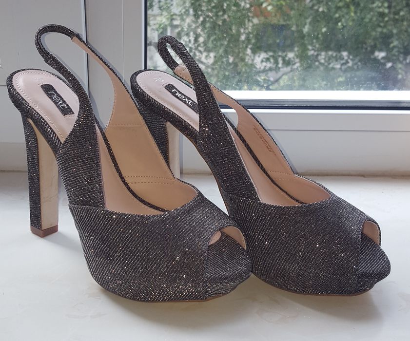 Нові босоніжки next