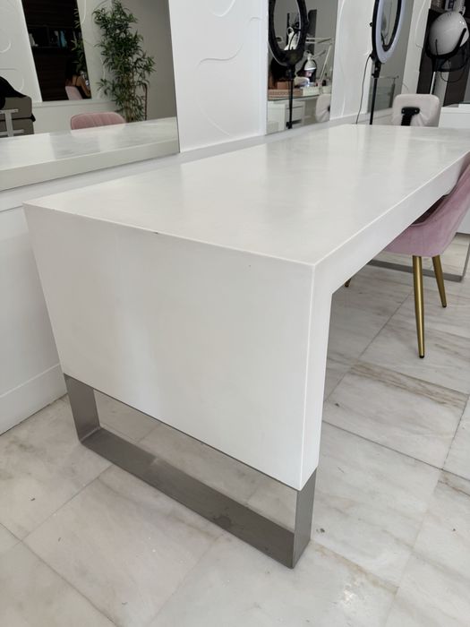 Mesa em lacado branco