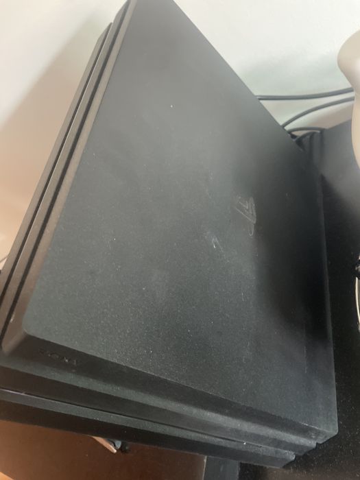 Ps4 Pro com 1 comando e GTA V
