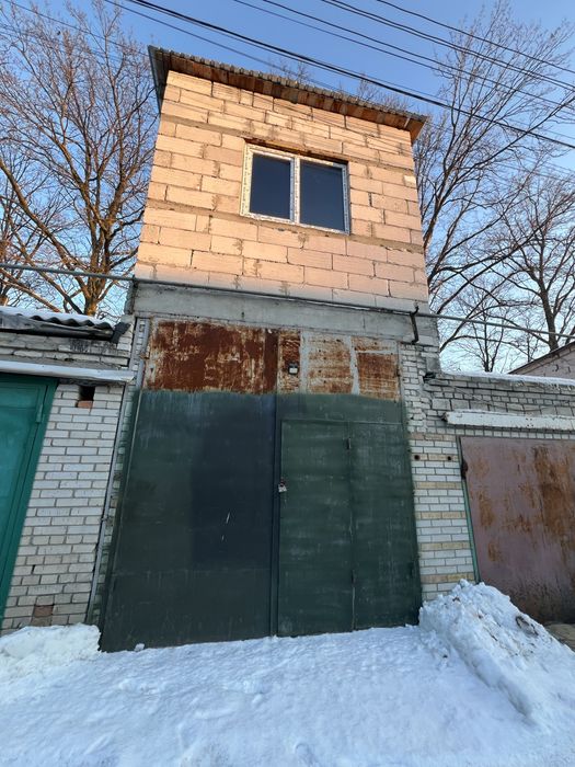 Гараж два поверхи